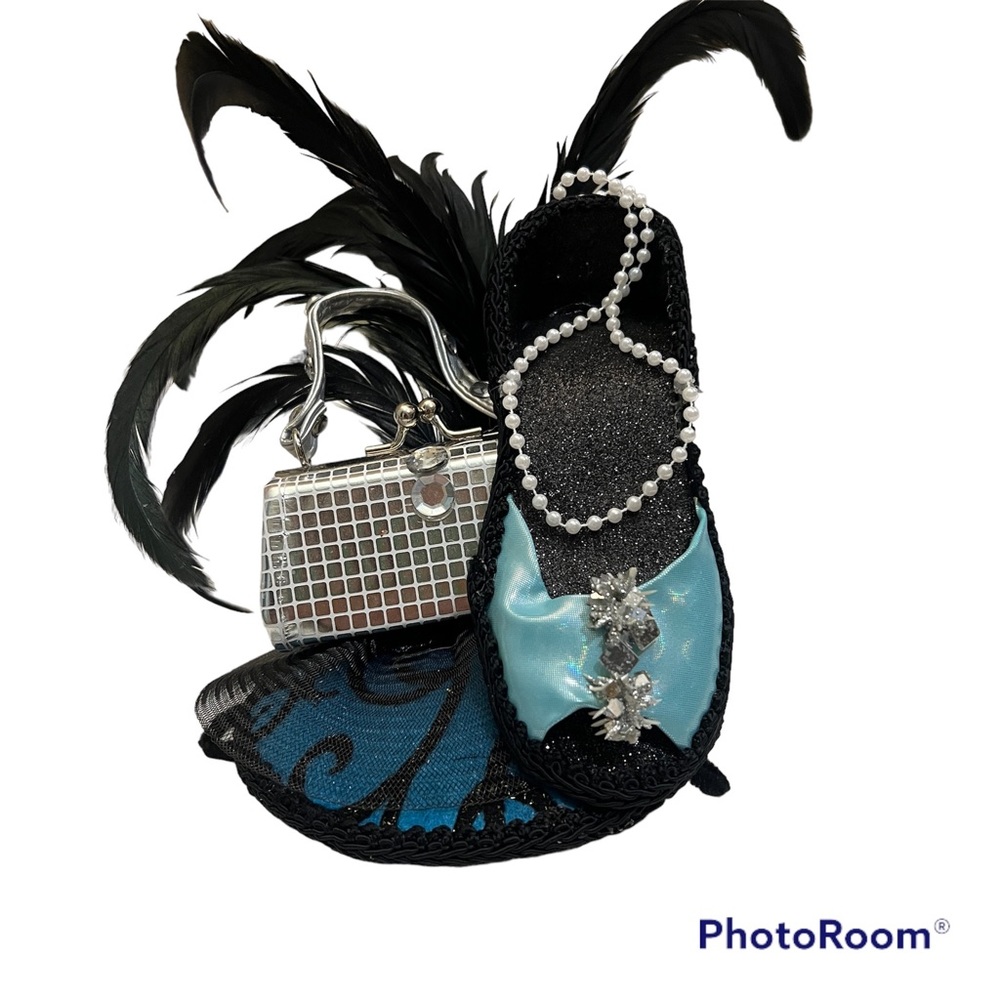 Haute Dames Shopping Inspired Feather Fascinator Hat